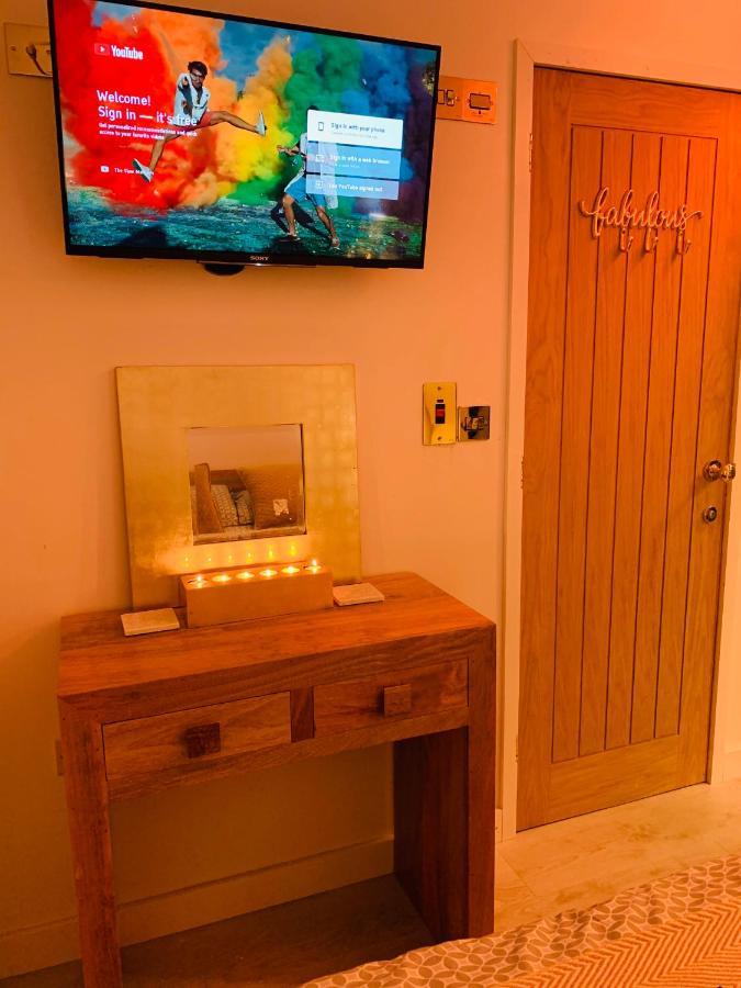 Shine Chalet - Unique & Comfortable Accommodation Redruth Bagian luar foto