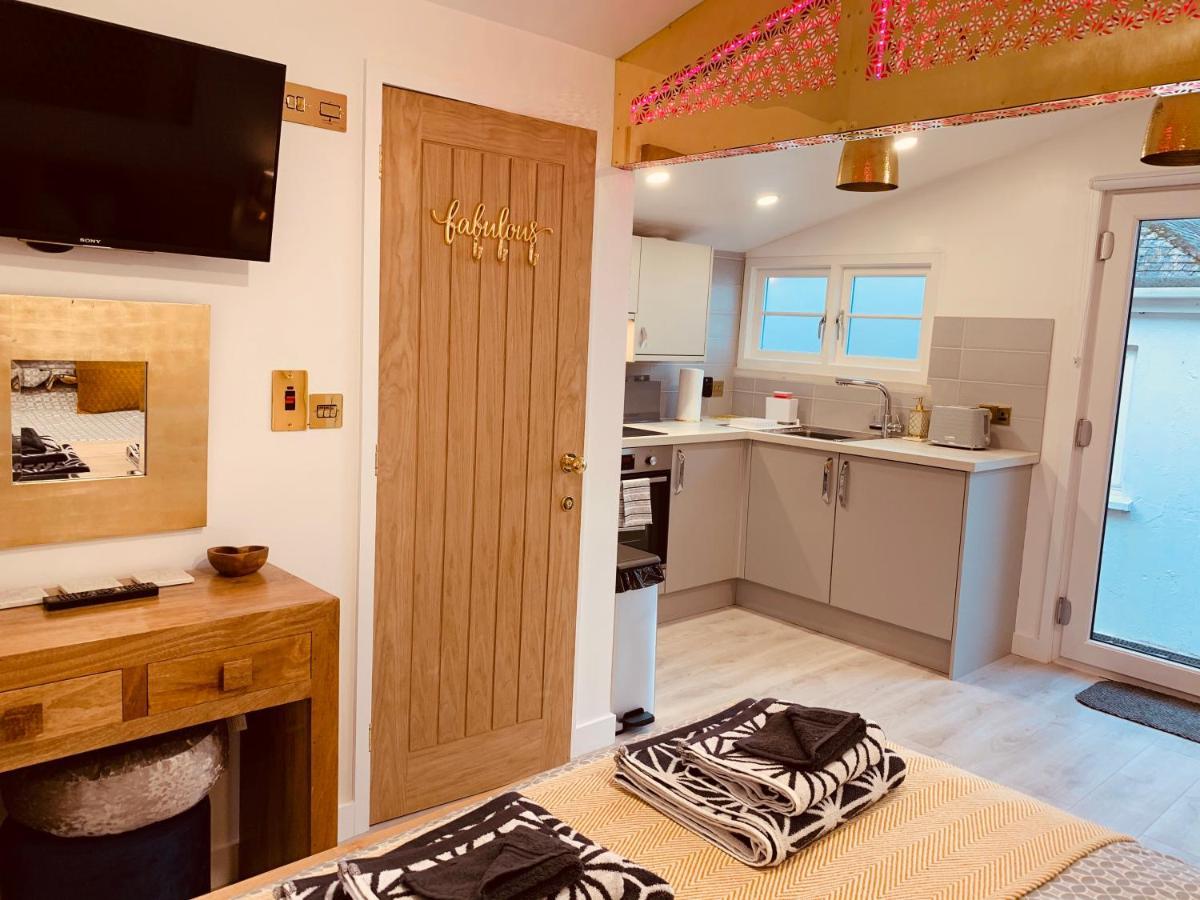 Shine Chalet - Unique & Comfortable Accommodation Redruth Bagian luar foto